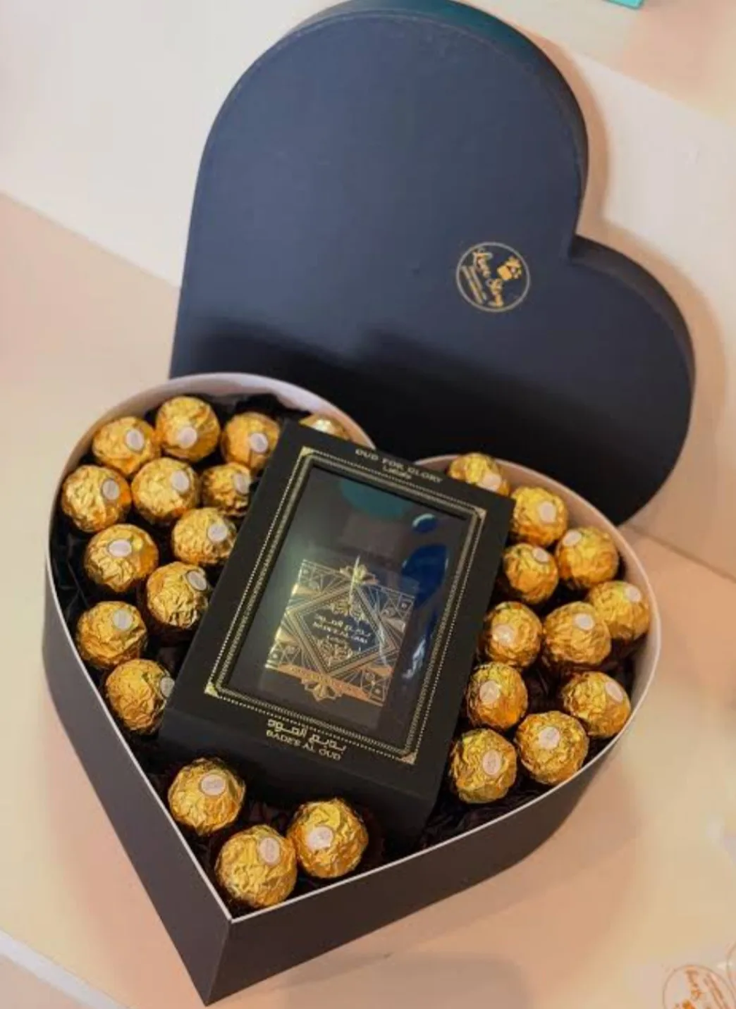 1 perfume árabe + 1 cesta de chocolate  — imagem 1