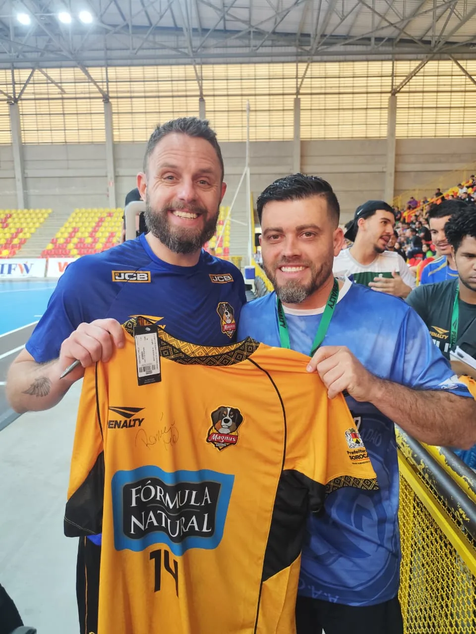 Camisa Magnus Futsal - Autografada pelo Rodrigo Capita